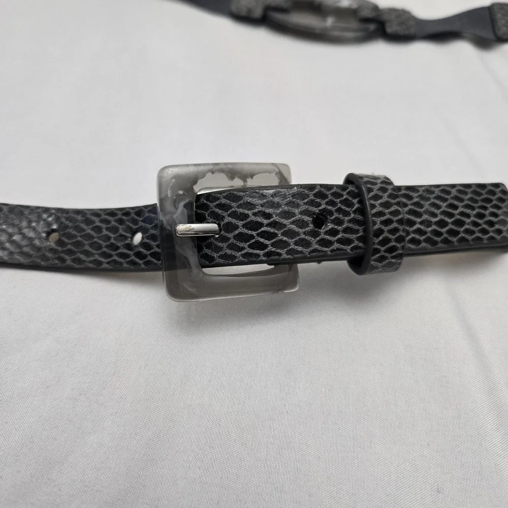 Chicos Elastic Resin Snake Embossed Leather Belt Gray Boho Career Art‎ To Wear